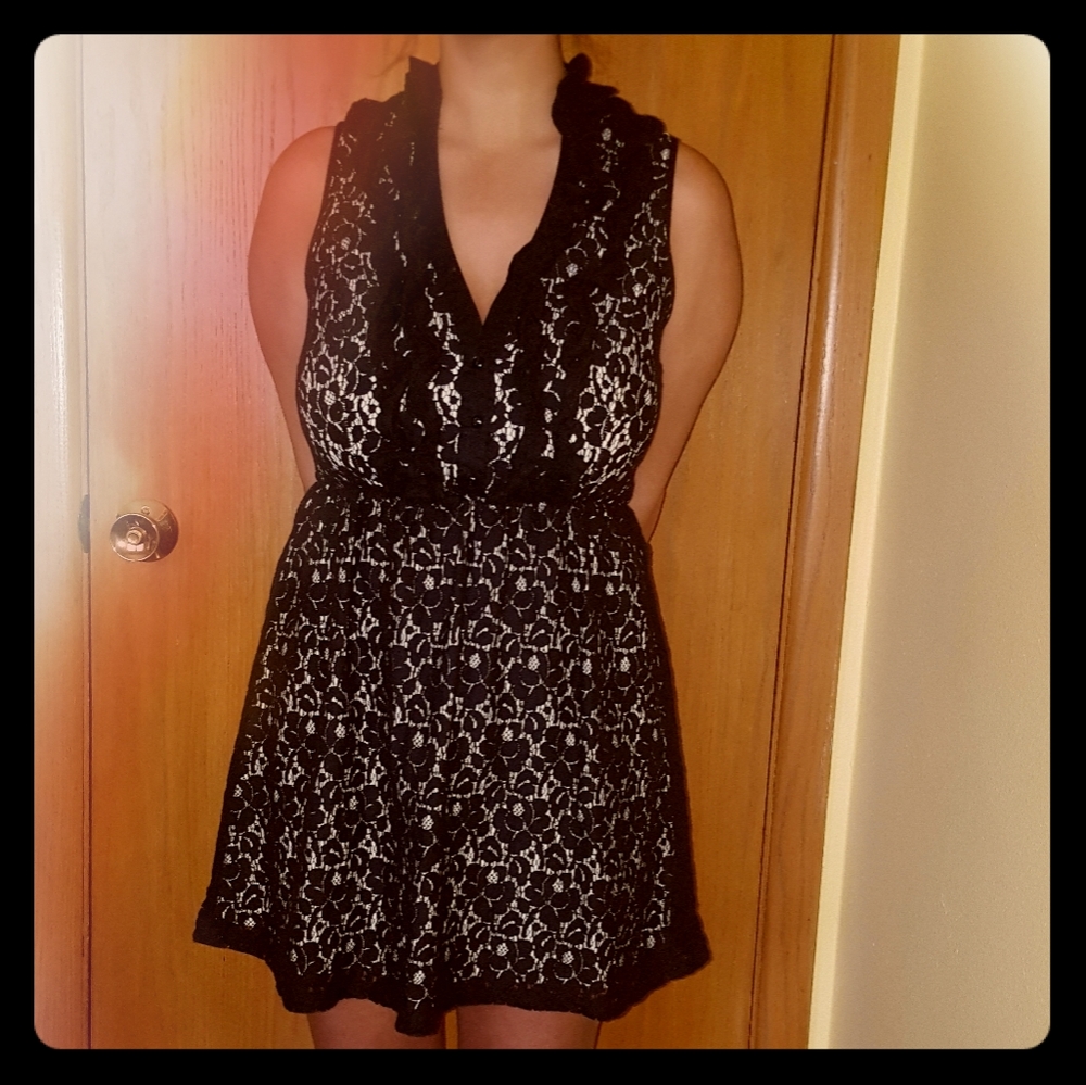 Sleeveless Black Lace Dress